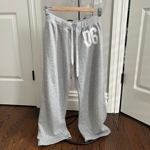 06 Edikted Straight-Leg Grey Sweatpants